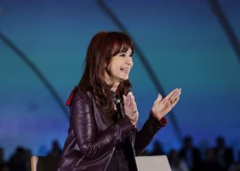 «SI TAN ACABADA ESTOY, ¿POR QUÉ NO ME DEJAN COMPETIR Y ME DERROTAN POLÍTICAMENTE?» CRISTINA KIRCHNER