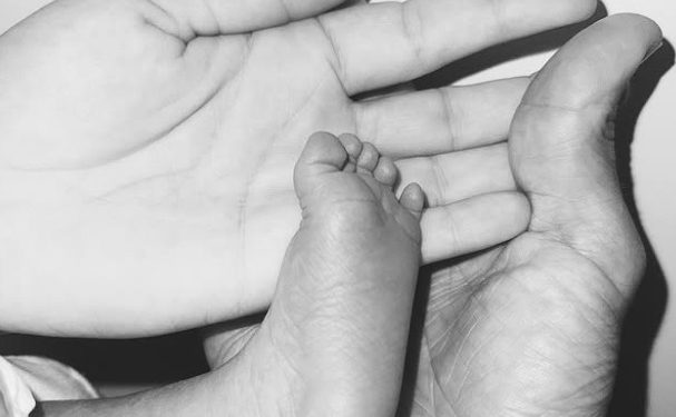 JIMENA BARON PRESENTÓ A SU HIJO RECIEN NACIDO, ARTURO