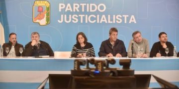«CRISTINA LIBRE EL PRIMER DÍA O ANTES»: EL PERONISMO ALINEÓ SU RECLAMO AL PRÓXIMO GOBIERNO