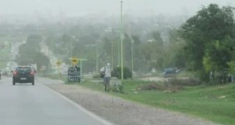SE MANTIENE EL ALERTA NARANJA EN LA CIUDAD POR FUERTES VIENTOS Y SE SUMA EL FRÍO EXTREMO