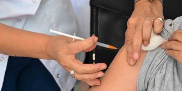 NÚÑEZ FARIÑA: «ESTAMOS TENIENDO ALGUNOS PICOS DE INFECCIONES RESPIRATORIAS POR LO QUE HAY QUE VACUNARSE PARA PREVENIR»