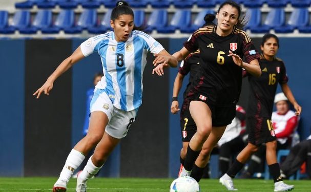ARGENTINA LE GANÓ 1-0 A PERÚ Y SE CLASIFICÓ A LAS SEMIFINALES DE LA COPA AMÉRICA FEMENINA
