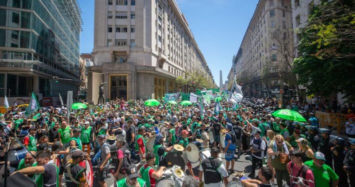 EL GOBIERNO CONVOCÓ A TRABAJADORES ESTATALES A UNA REUNIÓN DE PARITARIAS Y REVISARÁN LOS SALARIOS