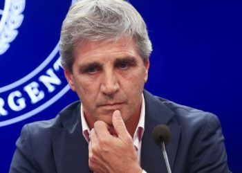 EL GOBIERNO SALIÓ A PONERLE UN TECHO DE $1300 AL DÓLAR OFICIAL PARA EVITAR UN IMPACTO SOBRE LA INFLACIÓN