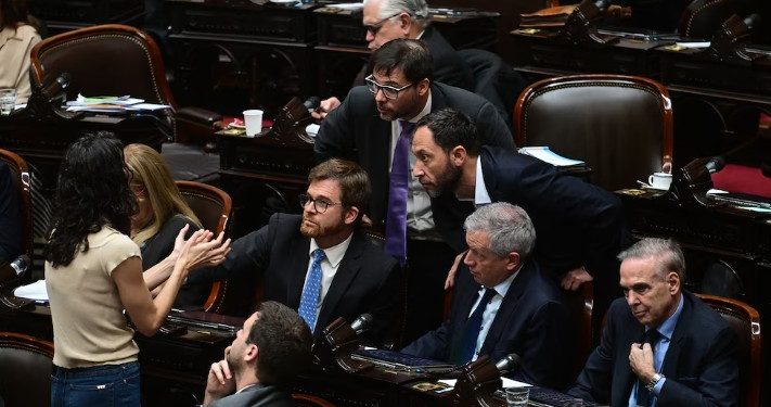 A LA ESPERA DE LOS VETOS DE MILEI, LA OPOSICIÓN EN DIPUTADOS LUCHA PARA REUNIR NÚMERO PARA SESIONAR