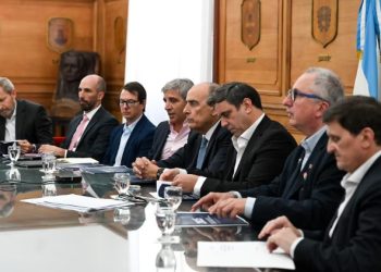 TENSIÓN ENTRE EL GOBIERNO Y LAS PROVINCIAS