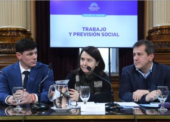 EN MEDIO DE UN PAPELÓN, AVANZÓ EN EL SENADO LA DISCUSIÓN DE LA LEY QUE MEJORA LAS JUBILACIONES