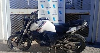 UN MENOR FUE APREHENDIDO POR ROBAR UNA MOTO