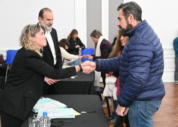 MÁS DE 100 VECINOS FIRMARON SU ESCRITURA
