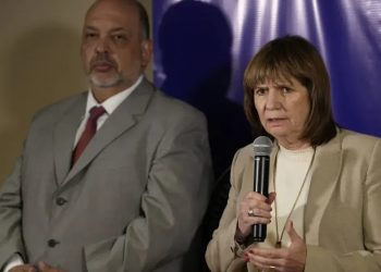 BULLRICH CELEBRÓ EL REGRESO DE LOS HINCHAS VISITANTES A LAS CANCHAS: «CON CUIDADOS PERO FIRMES»