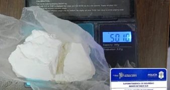 EN PUNTA ALTA LA POLICÍA APREHENDIÓ A UNA PERSONA INFRACCIÓN A LA LEY DE DROGAS