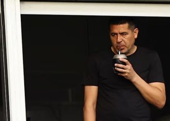 LOS HINCHAS DE BOCA HARÁN UN BANDERAZO EN CONTRA DE JUAN ROMÁN RIQUELME