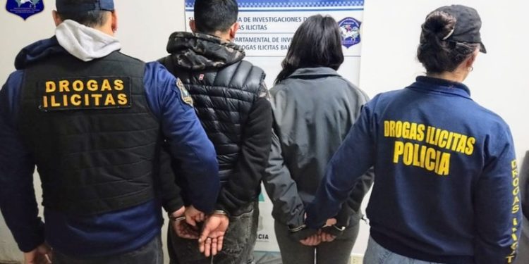 DOS APREHENDIDOS EN UN ALLANAMIENTO POR DROGAS EN EL BARRIO LA PIEDAD