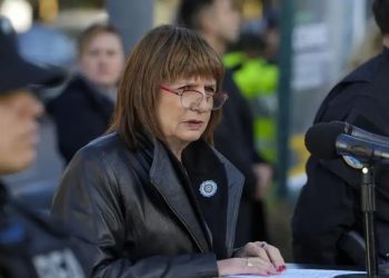 BULLRICH CRUZÓ A KICILLOF POR APARTAR A 24 POLICÍAS: «ESTÁ DEL LADO DE LOS DELINCUENTES»