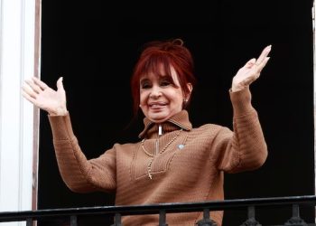 CRISTINA PARTICIPÓ VIRTUALMENTE DEL HOMENAJE A EVA PERÓN Y APUNTÓ CONTRA MILEI: «GOBIERNA PARA LOS RICOS»