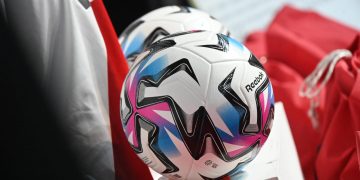 30 ESCUELITAS DE FÚTBOL RECIBIERON PELOTAS DE LA FUNDACIÓN RIVER