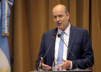 PRORROGARON EL PLAZO PARA QUE EL GOBIERNO FINALICE LOS CONTRATOS CON EMPRESAS ESTATALES