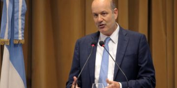 PRORROGARON EL PLAZO PARA QUE EL GOBIERNO FINALICE LOS CONTRATOS CON EMPRESAS ESTATALES