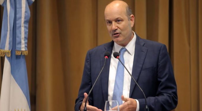 PRORROGARON EL PLAZO PARA QUE EL GOBIERNO FINALICE LOS CONTRATOS CON EMPRESAS ESTATALES