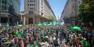 APROBARON UN NUEVO AUMENTO PARA LOS EMPLEADOS PÚBLICOS Y PROFESIONALES DE LA SALUD