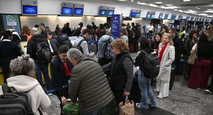 EL GOBIERNO ASEGURA QUE LLEGÓ A UN ACUERDO CON LOS CONTROLADORES AÉREOS Y QUE SE LEVANTARÁ LA MEDIDA DE FUERZA