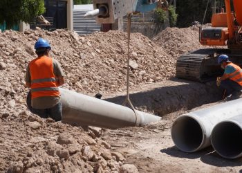 AVANZA EL RECAMBIO DEL COLECTOR MÁXIMO CLOACAL EN LA ZONA DEL CANAL MALDONADO