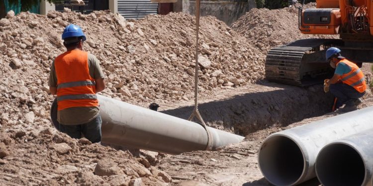 AVANZA EL RECAMBIO DEL COLECTOR MÁXIMO CLOACAL EN LA ZONA DEL CANAL MALDONADO