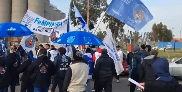 CORTES EN EL ACCESO AL PUERTO POR RECLAMOS GREMIALES