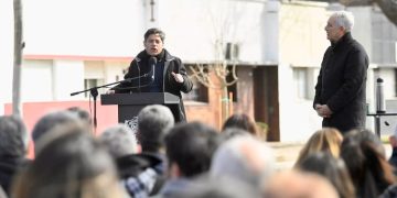 KICILLOF  HIZO CAMPAÑA EN LA PLATA ANTES DEL ACTO DE MILEI E INAUGURÓ UNA OBRA EN LA CALLE POR LA QUE PASARÁ EL PRESIDENTE