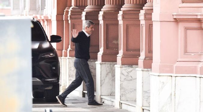 BAJO PRESIÓN, EL GOBIERNO EVITÓ INTERVENIR EN EL DÓLAR Y ANALIZA LOS PRÓXIMOS PASOS DEL PLAN