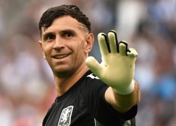 ASTON VILLA PUBLICÓ LA DECISIÓN QUE TOMÓ CON DIBU MARTÍNEZ TRAS LA POLÉMICA POR SU NEGOCIACIÓN CON EL MANCHESTER UNITED