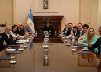 JAVIER MILEI VUELVE A REUNIR HOY A SU GABINETE Y PREPARA LA DIFÍCIL NEGOCIACIÓN CON LOS GOBERNADORES