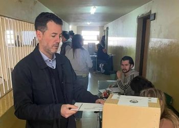 SALABERRY: «ES LAMENTABLE QUE LA GENTE SE VAYA ENOJADA SIN VOTAR PORQUE LAS ESCUELAS NO ESTÁN EN CONDICIONES»