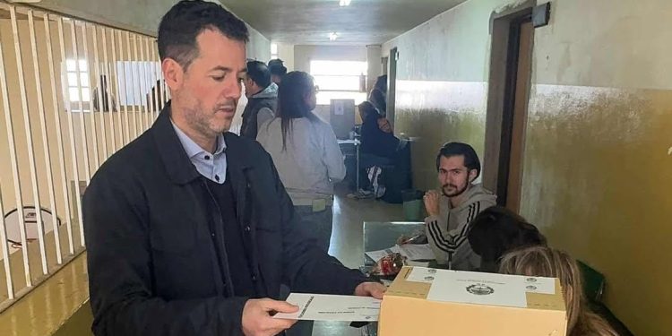 SALABERRY: «ES LAMENTABLE QUE LA GENTE SE VAYA ENOJADA SIN VOTAR PORQUE LAS ESCUELAS NO ESTÁN EN CONDICIONES»