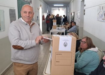 DE LEO: «ES HORA DE QUE EN BAHÍA SE EMPIECEN A DISCUTIR LOS TEMAS QUE A LOS BAHIENSES LES IMPORTAN»