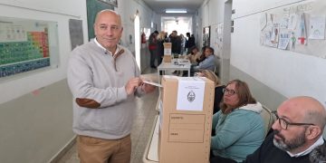 DE LEO: «ES HORA DE QUE EN BAHÍA SE EMPIECEN A DISCUTIR LOS TEMAS QUE A LOS BAHIENSES LES IMPORTAN»