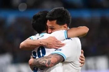 RACING SE QUEDÓ CON EL CLÁSICO ANTE SAN LORENZO Y SALIÓ DEL FONDO