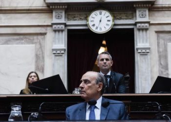 LA CASA ROSADA ACTIVA NEGOCIACIONES CON GOBERNADORES Y ALIADOS PARA FRENAR EL PROYECTO QUE LIMITA LOS DNU DE MILEI