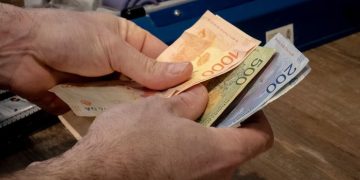 LA CAÍDA DEL SALARIO REGISTRADO DESDE NOVIEMBRE DEL 2023 ALCANZARÍA EL 9%, SEGÚN UN INFORME