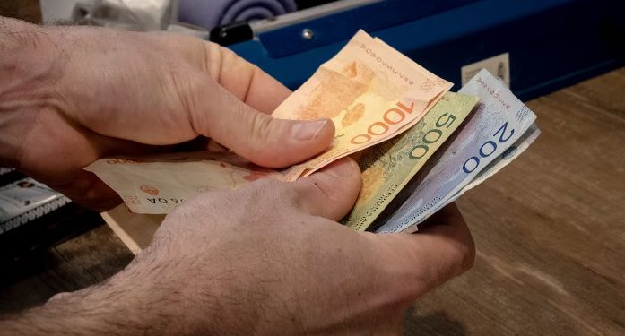 LA CAÍDA DEL SALARIO REGISTRADO DESDE NOVIEMBRE DEL 2023 ALCANZARÍA EL 9%, SEGÚN UN INFORME