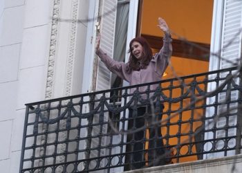 «NO ERAN ANARCOCAPITALISTAS, SINO NARCOCAPITALISTAS»: CRISTINA KIRCHNER CRUZÓ A ESPERT