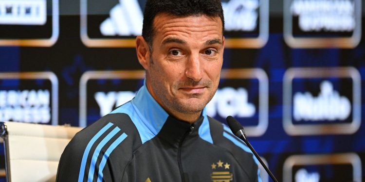 SCALONI SORPRENDIÓ Y CONVOCÓ A UN ARQUERO QUE LLEVA MENOS DE 10 PARTIDOS COMO TITULAR