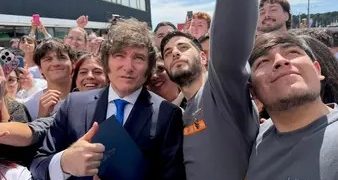 MILEI CRUZÓ A UN VECINO QUE LO INSULTO: «TE BAJO MÁS LA INFLACIÓN ASÍ PUTEÁS UN POCO MÁS»