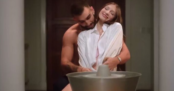 EL ROMÁNTICO VIDEOCLIP DE YAMI SAFDIE Y MANUEL TURIZO