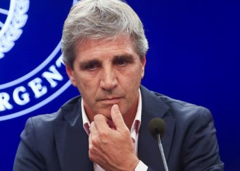 ECONOMÍA NIEGA QUE CAPUTO HAYA ADELANTADO A INVERSORES MODIFICACIONES AL RÉGIMEN CAMBIARIO