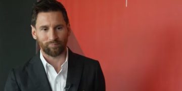 LA EMOCIÓN DE MESSI AL RECIBIR EL PREMIO COMO EL JUGADOR MÁS QUERIDO DE LA HISTORIA DEL BARCELONA