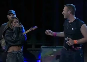 CHRIS MARTIN DE COLDPLAY SORPRENDIÓ EN VIVO AL APARECER JUNTO A TINI STOESSEL EN TECNÓPOLIS