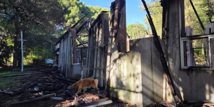 DEBIDO A UN INCENDIO SE DESTRUYÓ LA CAPILLA DE PEHUEN CO
