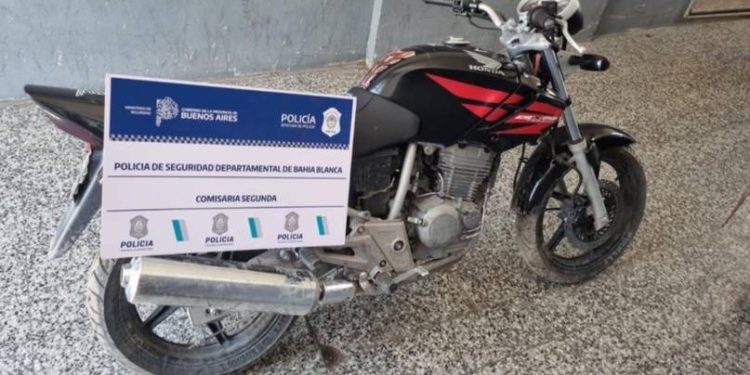 DOS DETENIDOS Y DOS MOTOS RECUPERADAS LUEGO DE UN OPERATIVO POLICIAL EN EL MACROCENTRO DE LA CIUDAD
