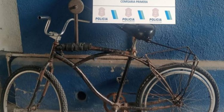 AFILÓ EL CUCHILLO DE UNA MUJER Y DESPUES LA AMENAZÓ CON EL MISMO PARA EXIGIRLE UNA GRAN CANTIDAD DE DINERO